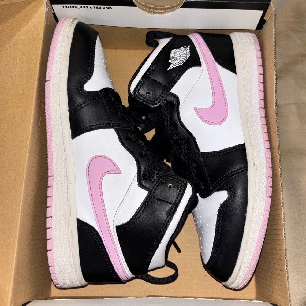 Jordan 1 mid